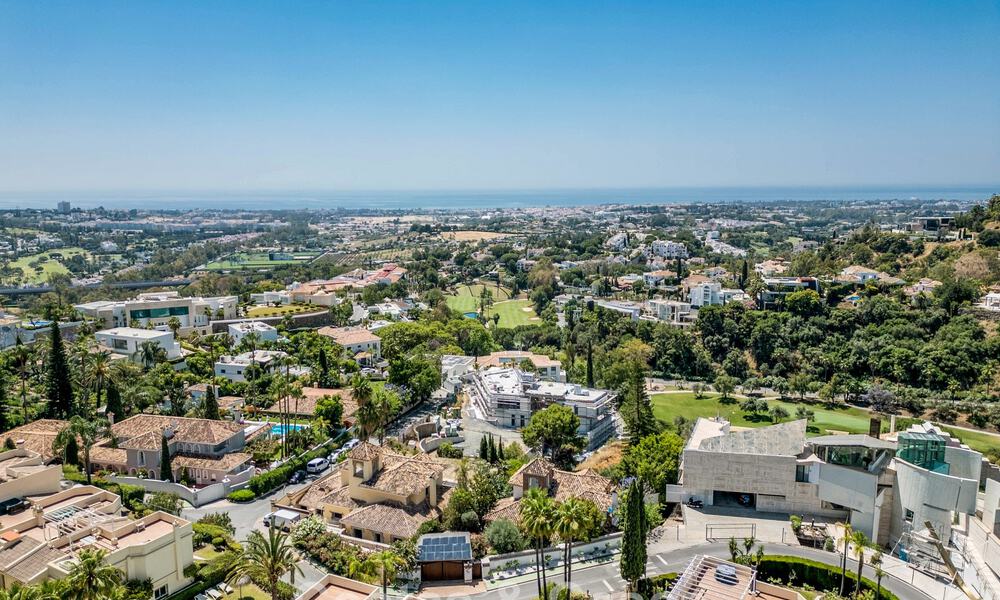 Luxuriously fully renovated semi-detached villa, frontline golf for sale in La Quinta, Marbella - Benahavís 804504