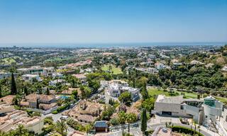 Luxuriously fully renovated semi-detached villa, frontline golf for sale in La Quinta, Marbella - Benahavís 804504 