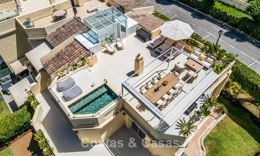 Luxuriously fully renovated semi-detached villa, frontline golf for sale in La Quinta, Marbella - Benahavís 804507