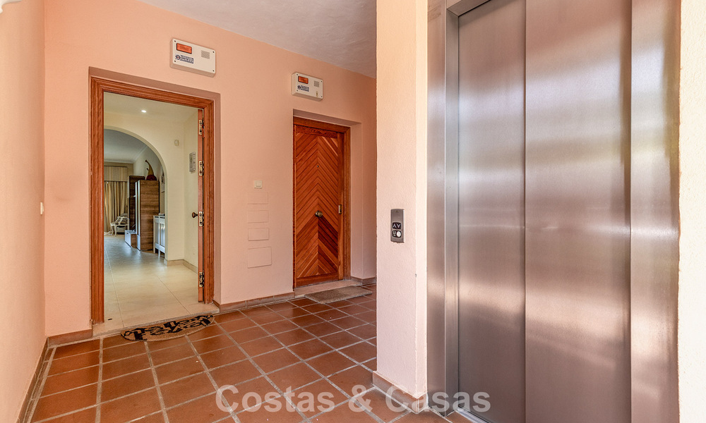 Ground-floor apartment with private garden for sale just 50m from the beach on the New Golden Mile, between Marbella and Estepona 804511