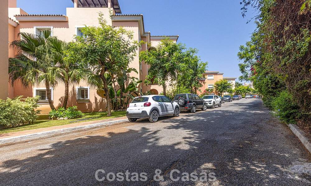 Ground-floor apartment with private garden for sale just 50m from the beach on the New Golden Mile, between Marbella and Estepona 804513