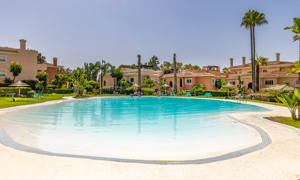 Ground-floor apartment with private garden for sale just 50m from the beach on the New Golden Mile, between Marbella and Estepona 804516