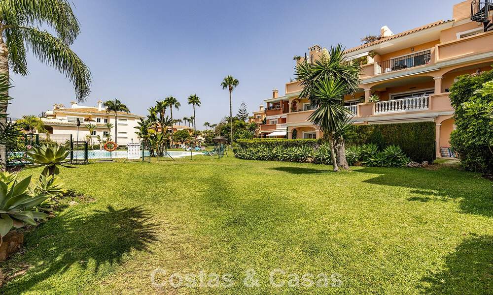 Ground-floor apartment with private garden for sale just 50m from the beach on the New Golden Mile, between Marbella and Estepona 804518