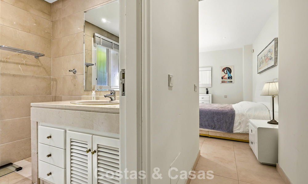 Ground-floor apartment with private garden for sale just 50m from the beach on the New Golden Mile, between Marbella and Estepona 804524