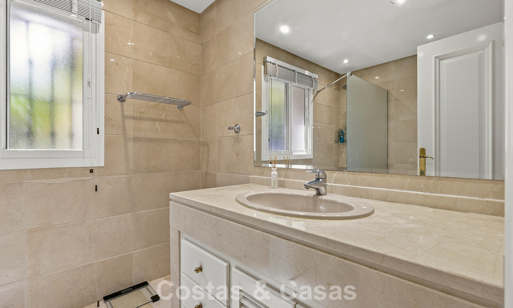 Ground-floor apartment with private garden for sale just 50m from the beach on the New Golden Mile, between Marbella and Estepona 804525