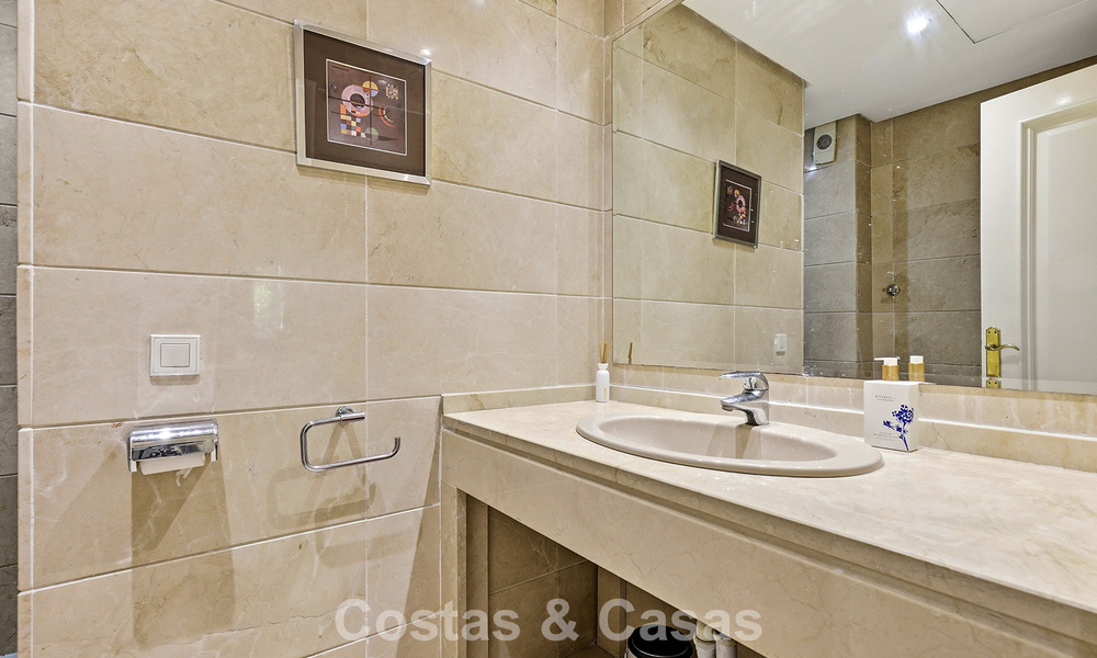 Ground-floor apartment with private garden for sale just 50m from the beach on the New Golden Mile, between Marbella and Estepona 804527
