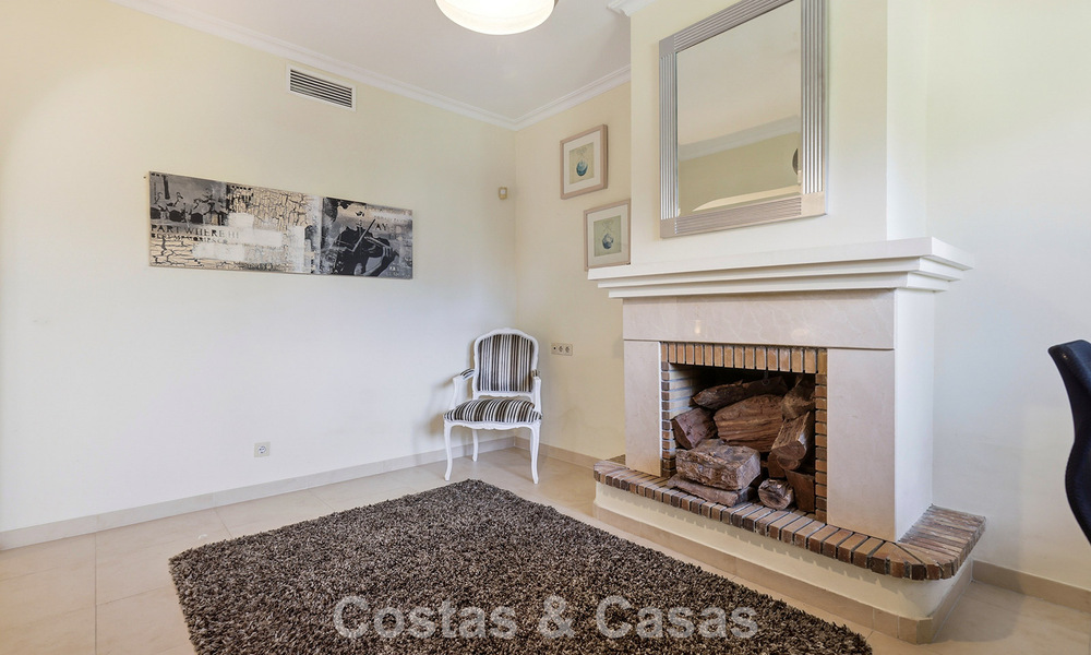 Ground-floor apartment with private garden for sale just 50m from the beach on the New Golden Mile, between Marbella and Estepona 804531