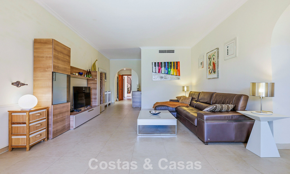 Ground-floor apartment with private garden for sale just 50m from the beach on the New Golden Mile, between Marbella and Estepona 804533