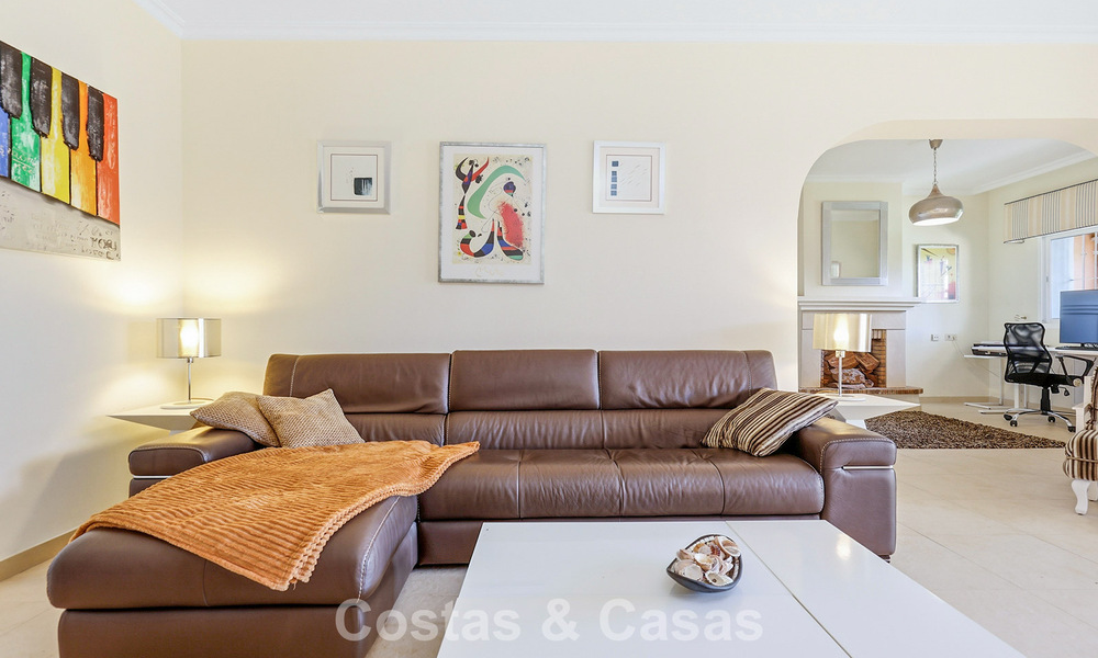 Ground-floor apartment with private garden for sale just 50m from the beach on the New Golden Mile, between Marbella and Estepona 804535