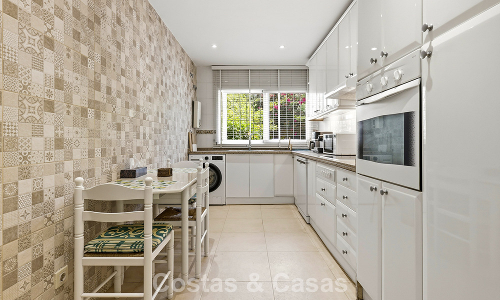 Ground-floor apartment with private garden for sale just 50m from the beach on the New Golden Mile, between Marbella and Estepona 804553