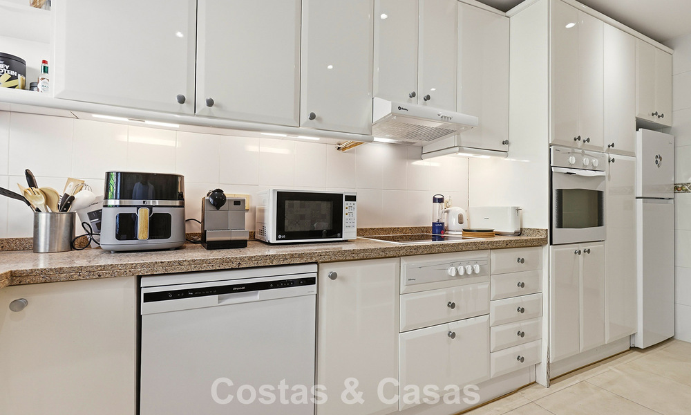 Ground-floor apartment with private garden for sale just 50m from the beach on the New Golden Mile, between Marbella and Estepona 804554