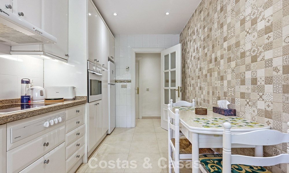 Ground-floor apartment with private garden for sale just 50m from the beach on the New Golden Mile, between Marbella and Estepona 804555