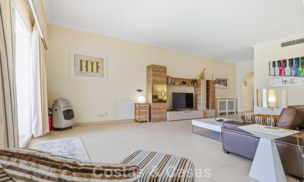 Ground-floor apartment with private garden for sale just 50m from the beach on the New Golden Mile, between Marbella and Estepona 804557