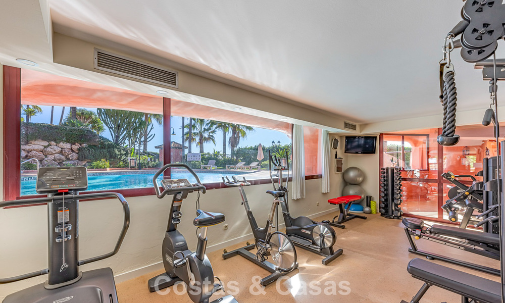 Prestigious garden apartment for sale in a leading beachfront development between Marbella and Estepona 804962