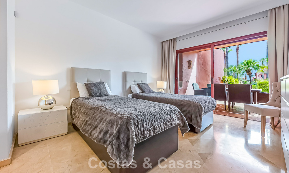 Prestigious garden apartment for sale in a leading beachfront development between Marbella and Estepona 804966