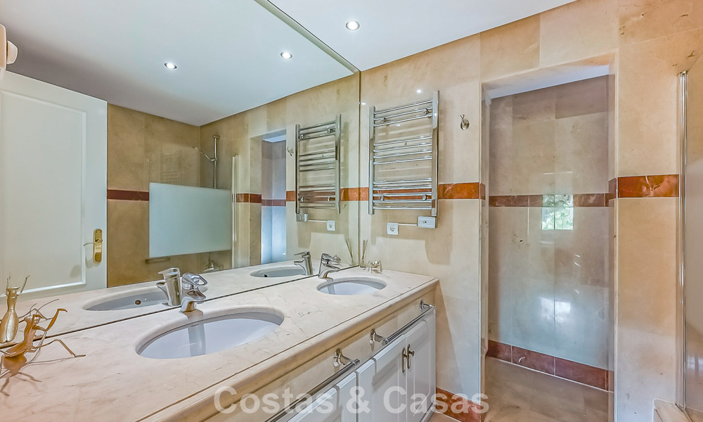 Prestigious garden apartment for sale in a leading beachfront development between Marbella and Estepona 804967