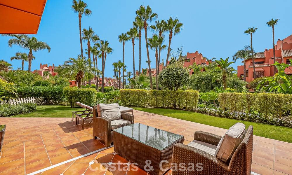 Prestigious garden apartment for sale in a leading beachfront development between Marbella and Estepona 804970