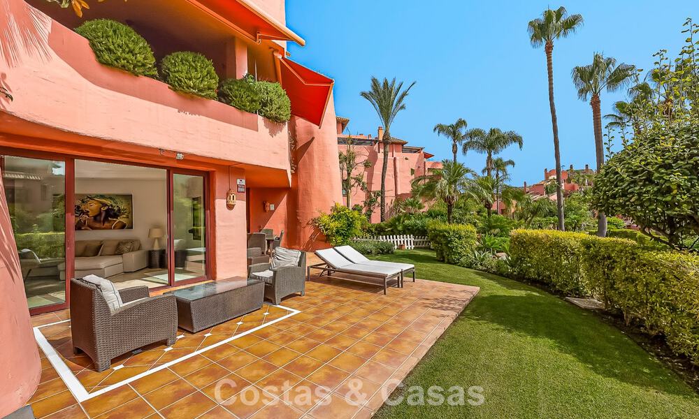 Prestigious garden apartment for sale in a leading beachfront development between Marbella and Estepona 804971