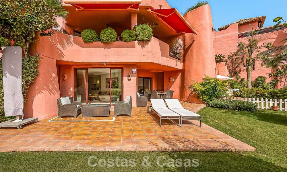Prestigious garden apartment for sale in a leading beachfront development between Marbella and Estepona 804973