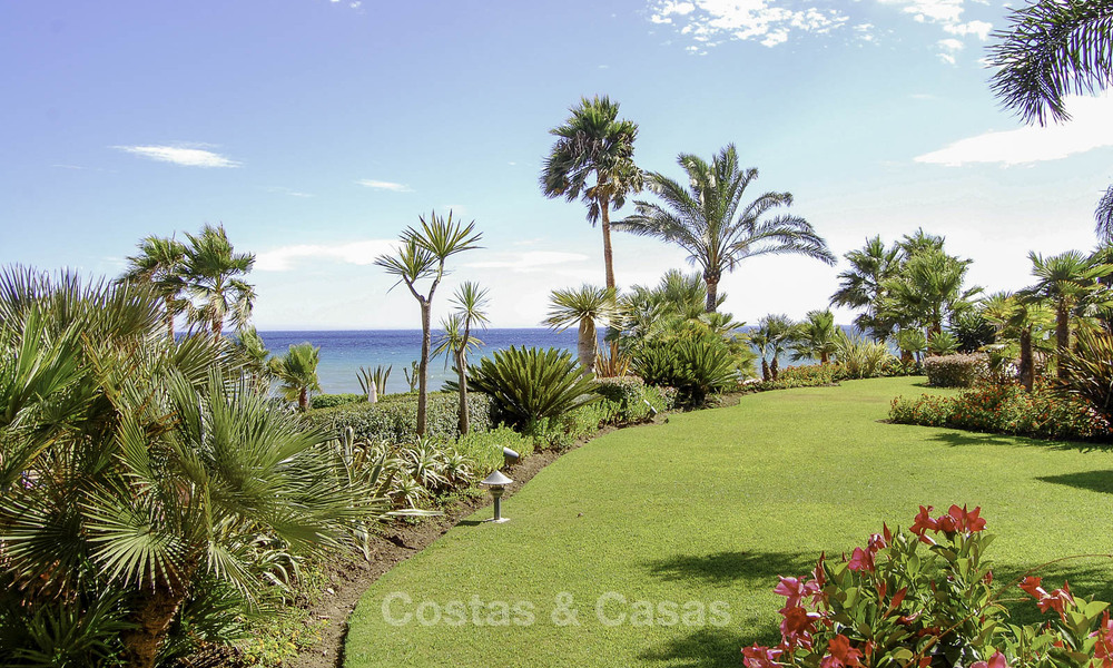 Prestigious garden apartment for sale in a leading beachfront development between Marbella and Estepona 805000
