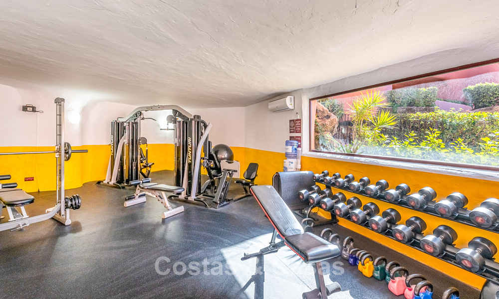 Contemporary renovated apartment with open sea views for sale on the New Golden Mile, between Marbella and Estepona 804892