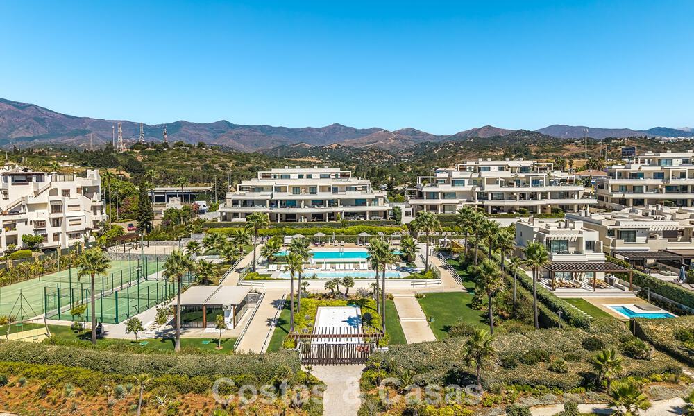 Refined designer apartment with sea views in a modern beachfront development on Marbella’s New Golden Mile - Estepona 804709