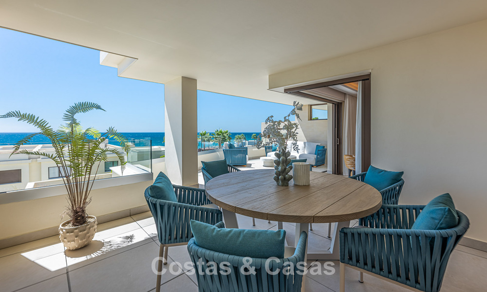 Refined designer apartment with sea views in a modern beachfront development on Marbella’s New Golden Mile - Estepona 804718