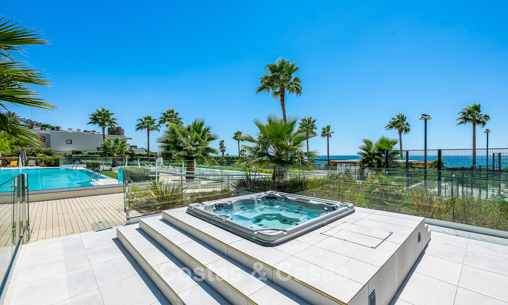 Refined designer apartment with sea views in a modern beachfront development on Marbella’s New Golden Mile - Estepona 804726