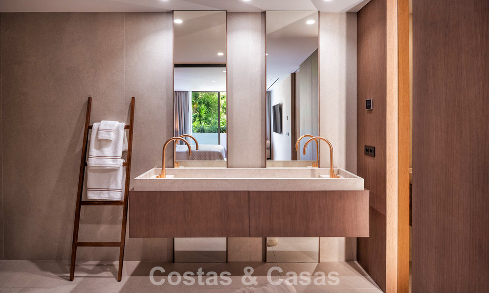 Luxury duplex penthouse with inviting rooftop terrace for sale on Marbella’s prestigious Golden Mile 804739