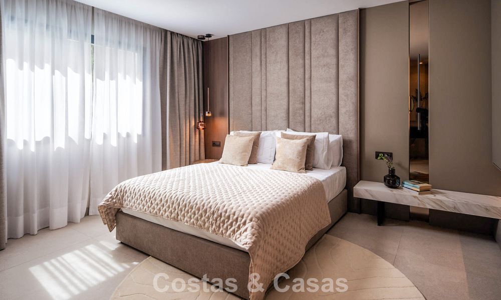 Luxury duplex penthouse with inviting rooftop terrace for sale on Marbella’s prestigious Golden Mile 804743