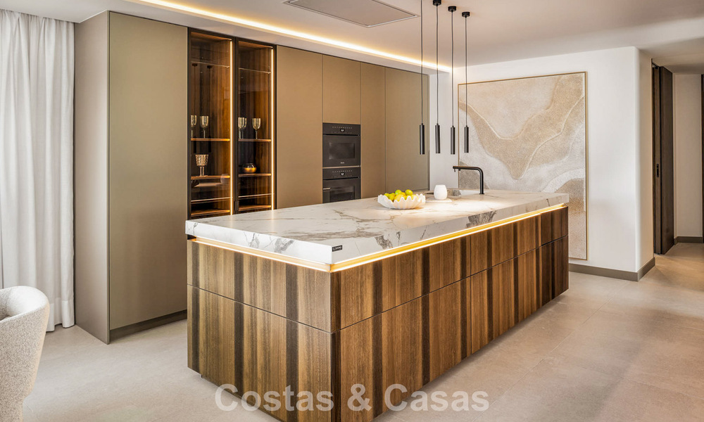 Luxury duplex penthouse with inviting rooftop terrace for sale on Marbella’s prestigious Golden Mile 804746