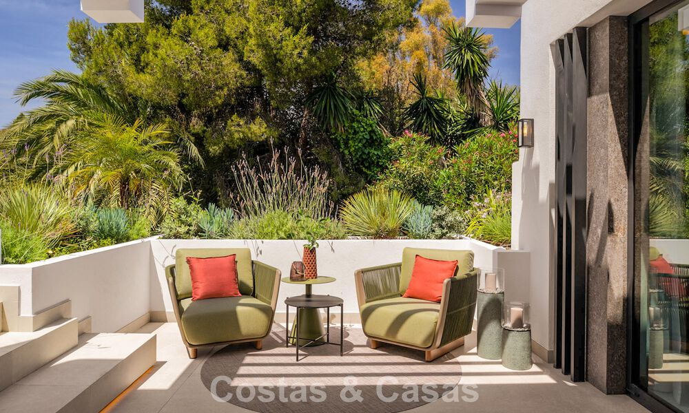 Luxury duplex penthouse with inviting rooftop terrace for sale on Marbella’s prestigious Golden Mile 804753