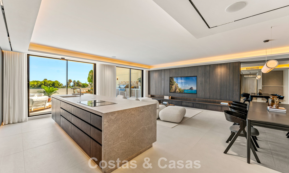 Luxurious, contemporary renovated penthouse with panoramic sea views for sale in Sierra Blanca on Marbella’s Golden Mile 804808