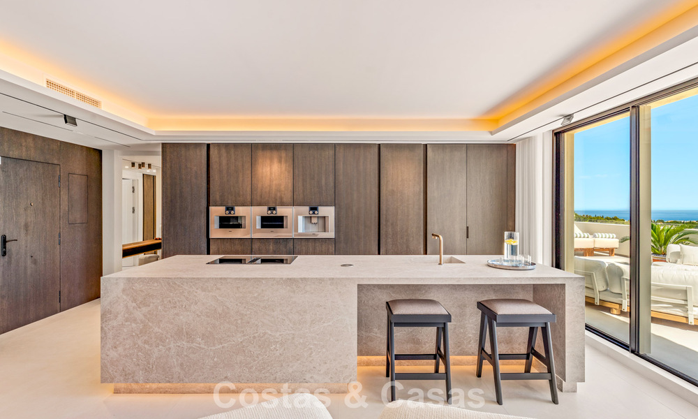 Luxurious, contemporary renovated penthouse with panoramic sea views for sale in Sierra Blanca on Marbella’s Golden Mile 804811