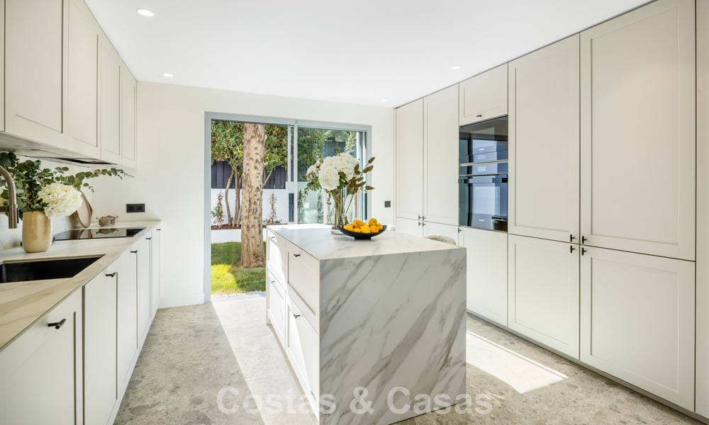 Spanish villa with a modern interior and a large garden for sale on the New Golden Mile in Benahavis between Marbella and Estepona 804843