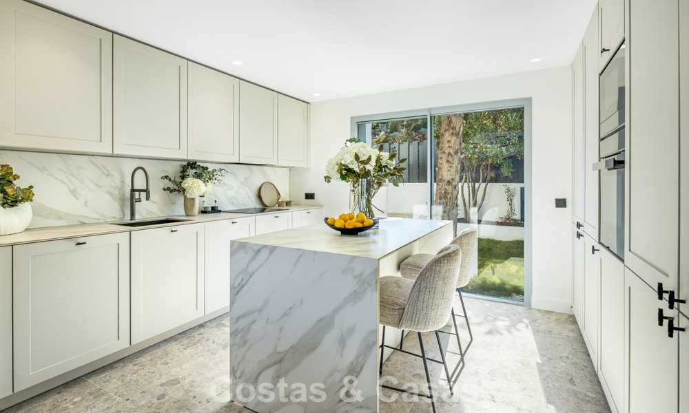 Spanish villa with a modern interior and a large garden for sale on the New Golden Mile in Benahavis between Marbella and Estepona 804844