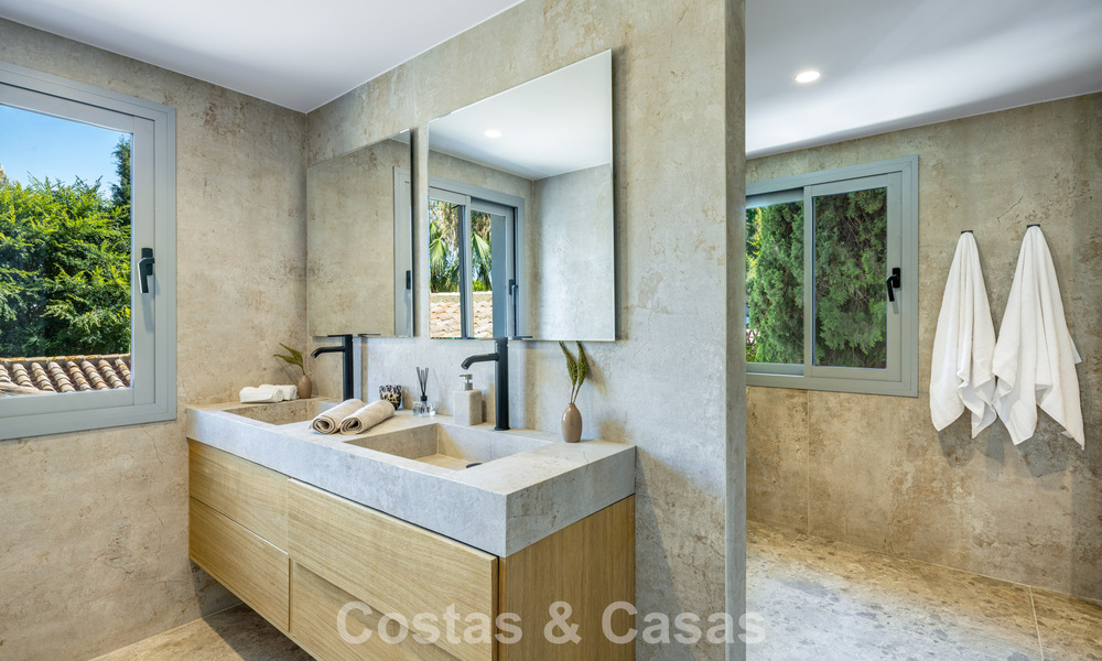 Spanish villa with a modern interior and a large garden for sale on the New Golden Mile in Benahavis between Marbella and Estepona 804851
