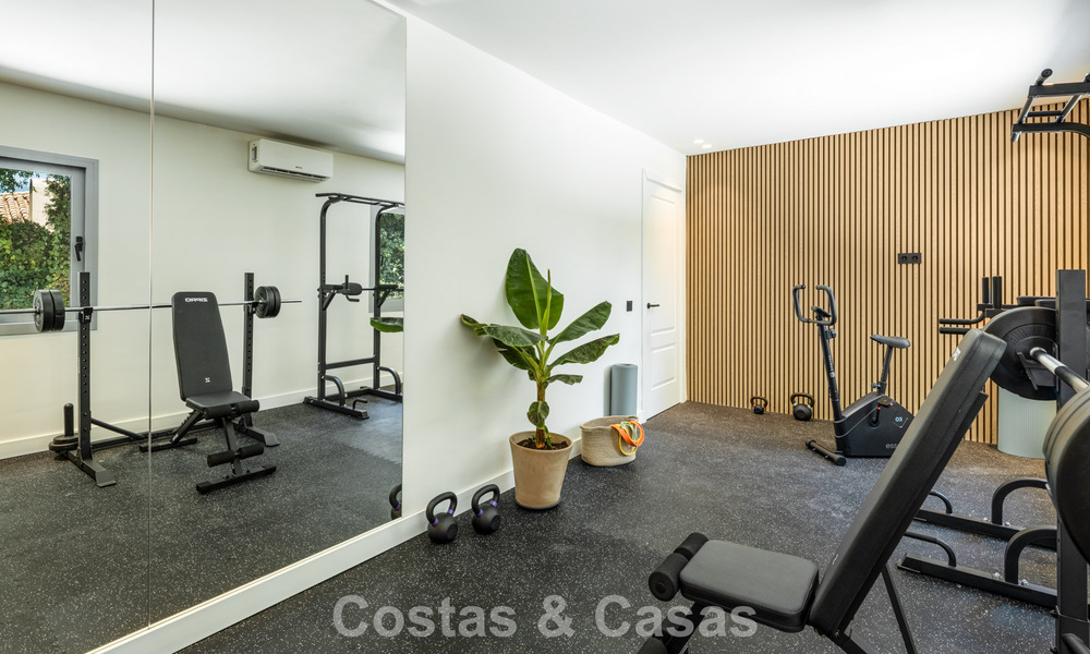 Spanish villa with a modern interior and a large garden for sale on the New Golden Mile in Benahavis between Marbella and Estepona 804865