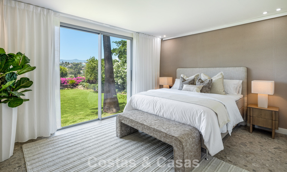 Spanish villa with a modern interior and a large garden for sale on the New Golden Mile in Benahavis between Marbella and Estepona 804866