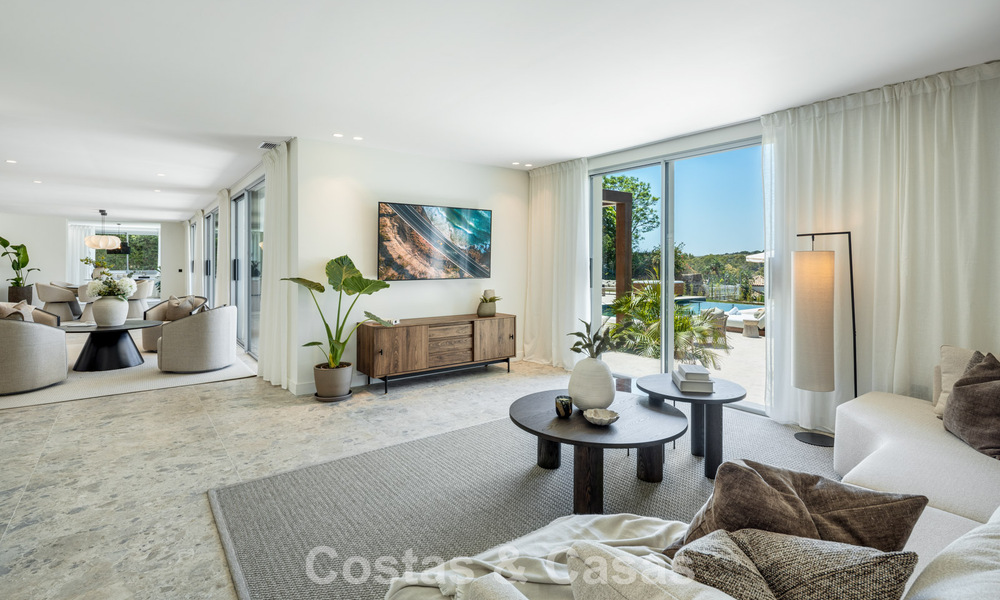 Spanish villa with a modern interior and a large garden for sale on the New Golden Mile in Benahavis between Marbella and Estepona 804867