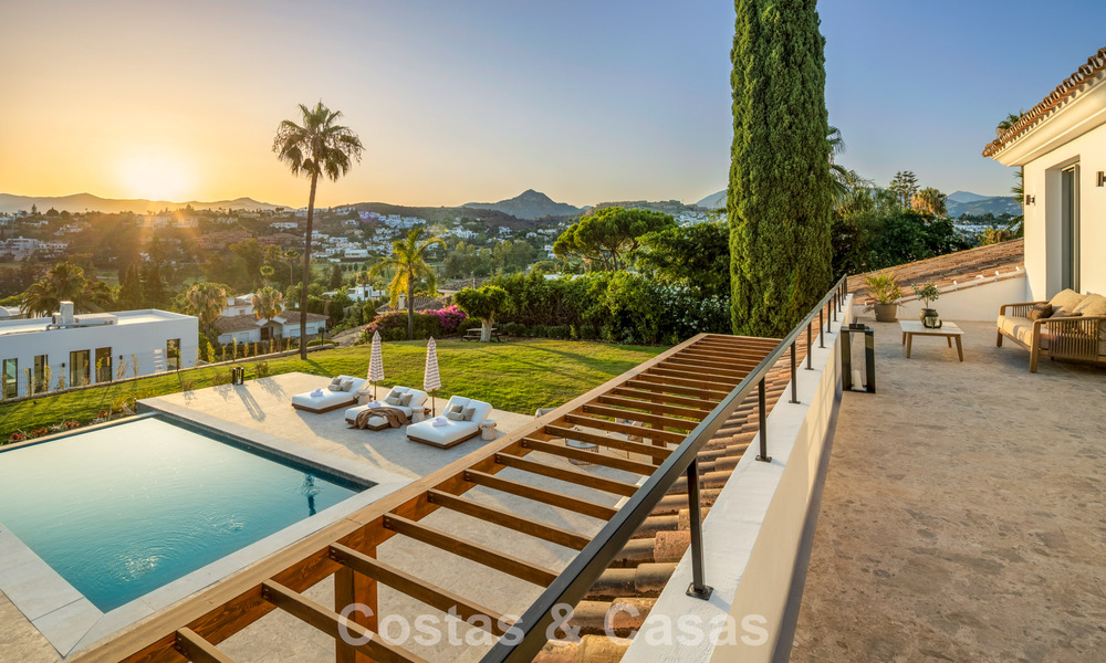 Spanish villa with a modern interior and a large garden for sale on the New Golden Mile in Benahavis between Marbella and Estepona 804877