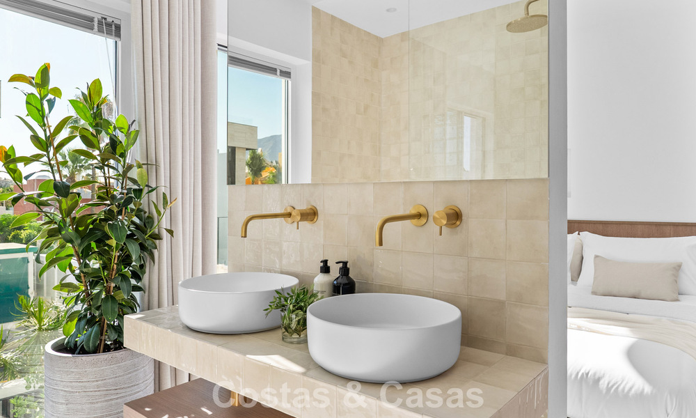 Elegant, renovated townhouse with private swimming pool for sale in Nueva Andalucía, Marbella 804902
