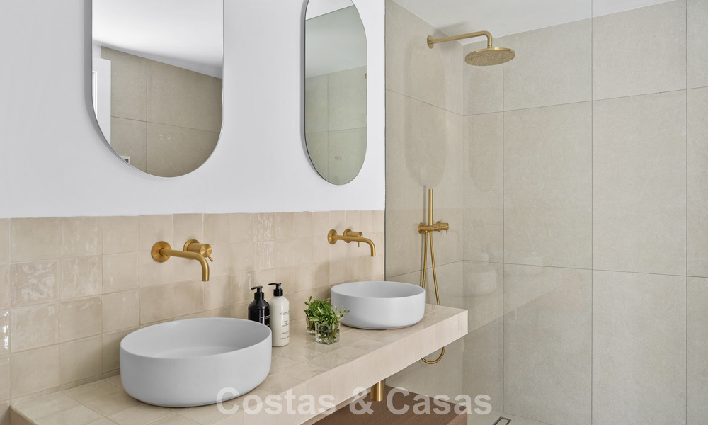 Elegant, renovated townhouse with private swimming pool for sale in Nueva Andalucía, Marbella 804910