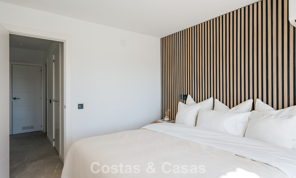 Contemporary renovated townhouse with golf and sea views for sale on the New Golden Mile, Marbella - Estepona 804933