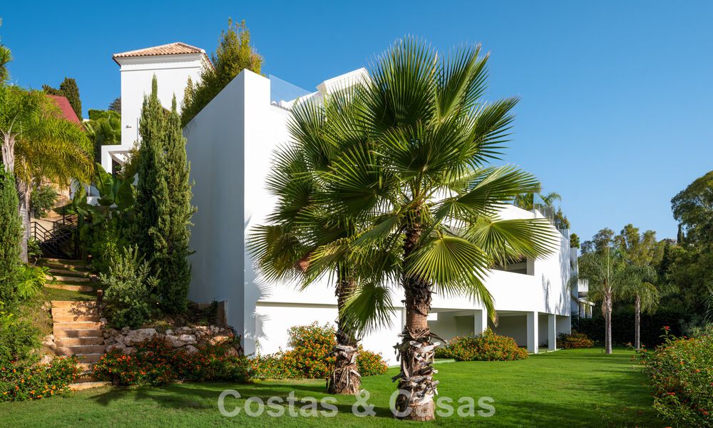Modern mediterranean, new luxury villa for sale in an exclusive gated community in Marbella - Benahavís 805177
