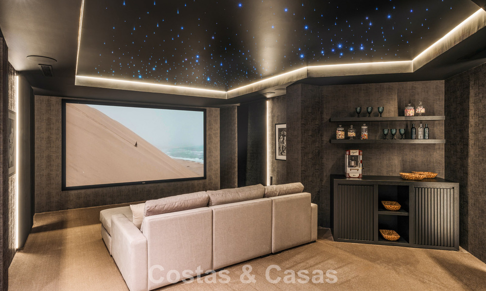 Modern mediterranean, new luxury villa for sale in an exclusive gated community in Marbella - Benahavís 805183