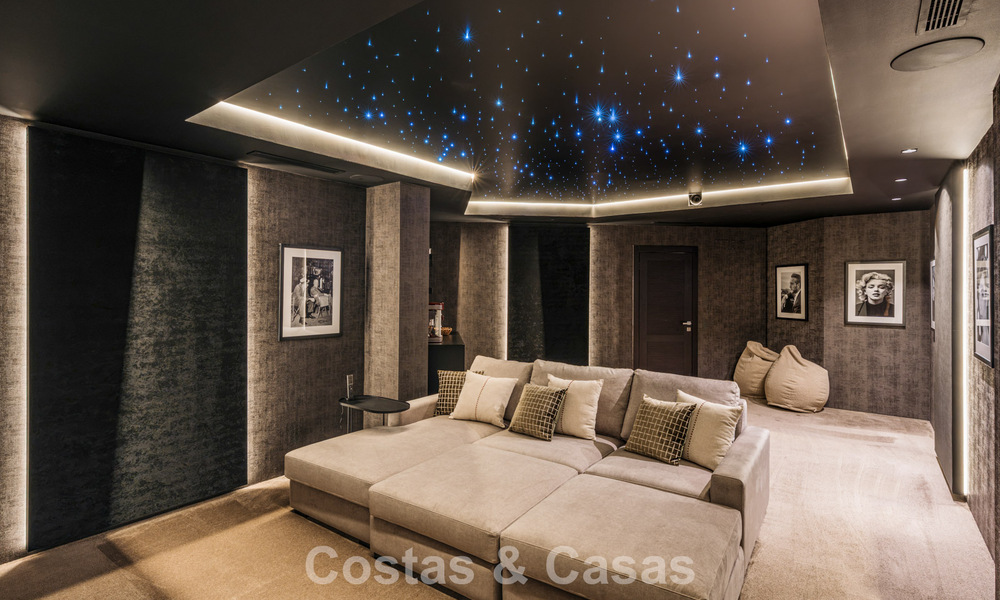 Modern mediterranean, new luxury villa for sale in an exclusive gated community in Marbella - Benahavís 805184