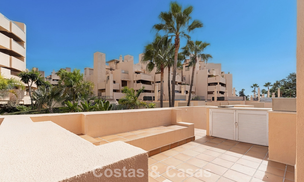 Modern penthouse for sale in a frontline beach complex on the New Golden Mile between Marbella and Estepona 805405
