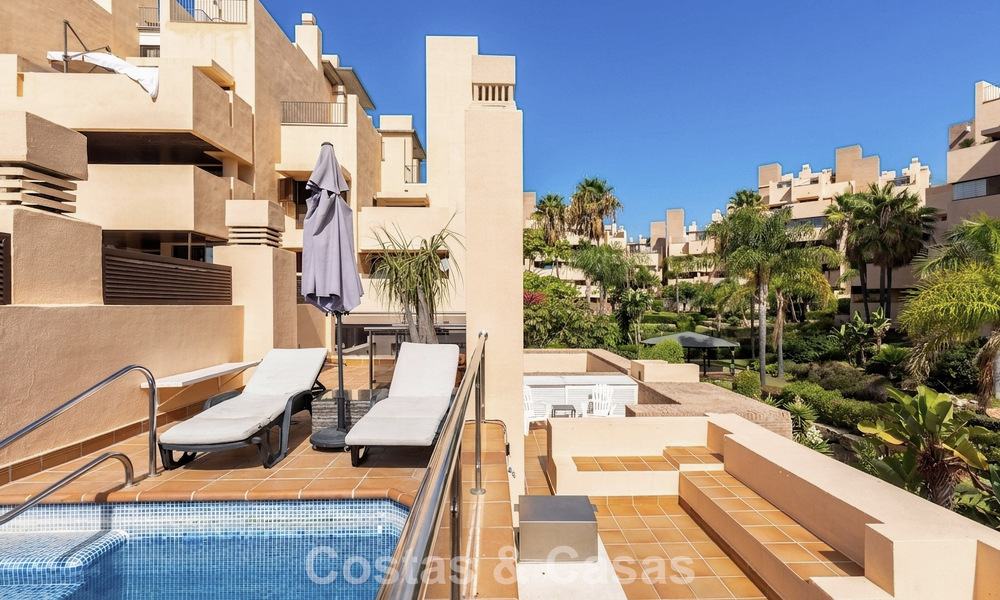 Modern penthouse for sale in a frontline beach complex on the New Golden Mile between Marbella and Estepona 805409