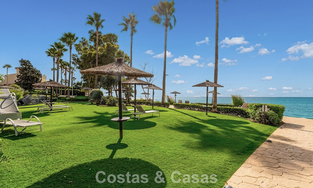 Modern penthouse for sale in a frontline beach complex on the New Golden Mile between Marbella and Estepona 805449